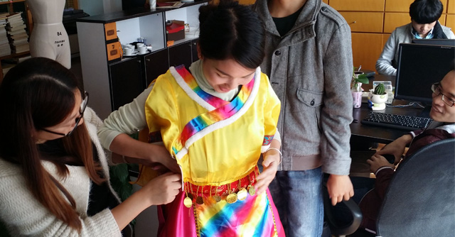 【惊奇】5个少数民族的服饰缝合在一起，你见过吗？