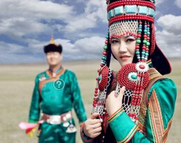 科尔沁蒙古族服饰特征及现状
